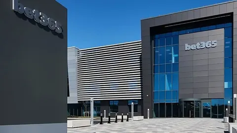 樊振东在社交平台分享：首度探访皇马，Hala Madrid！